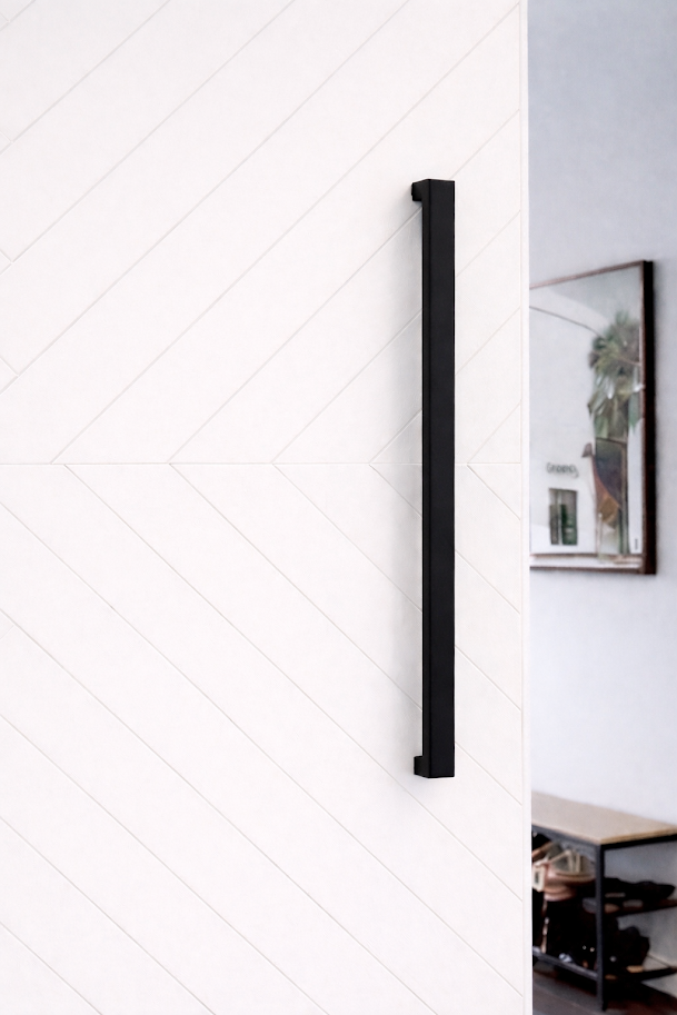 Black Pull Door Handle